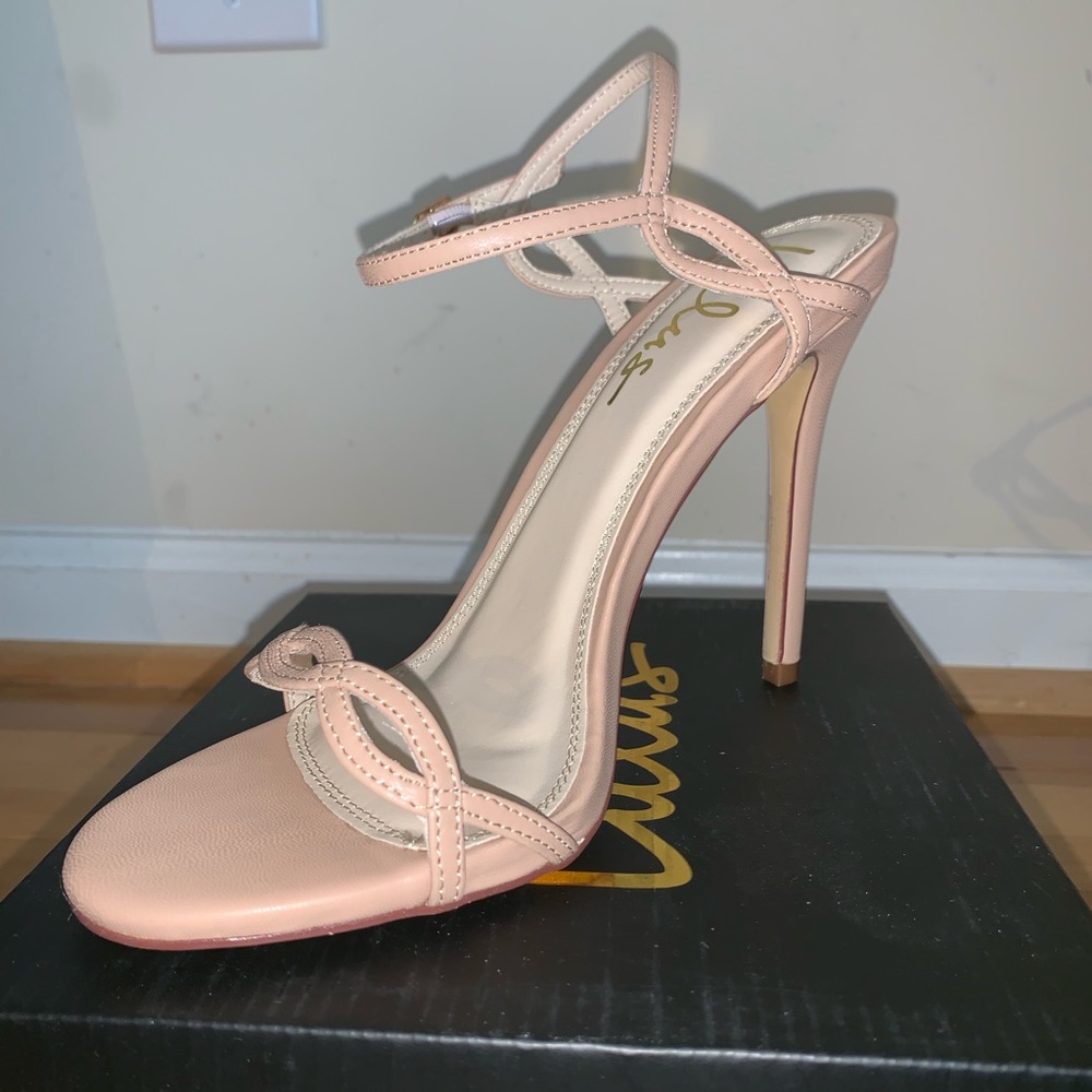 Lulu’s Heels - Picture 5 of 6